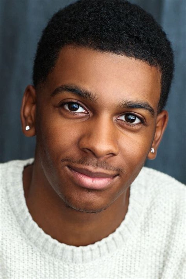 Brett Gray Biography, Age, Height, Girlfriend & Net Worth