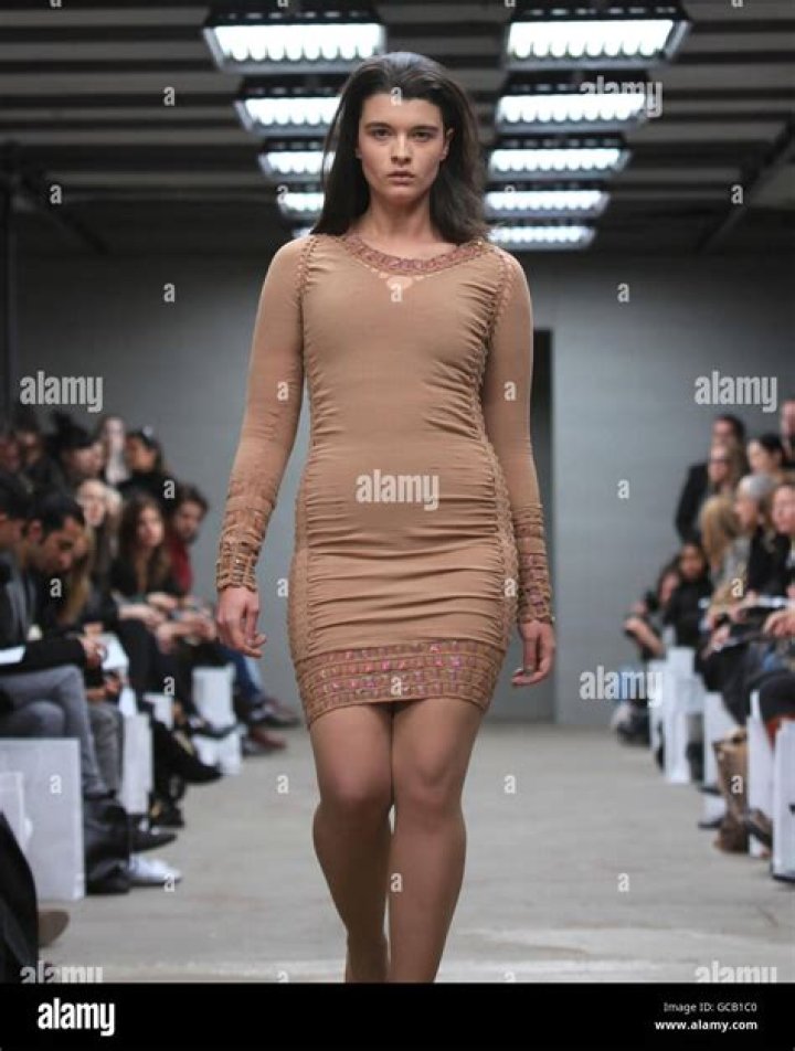 How tall is Crystal Renn