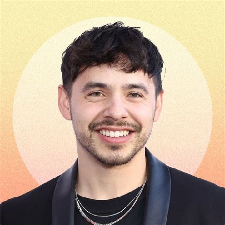 How tall is David Archuleta