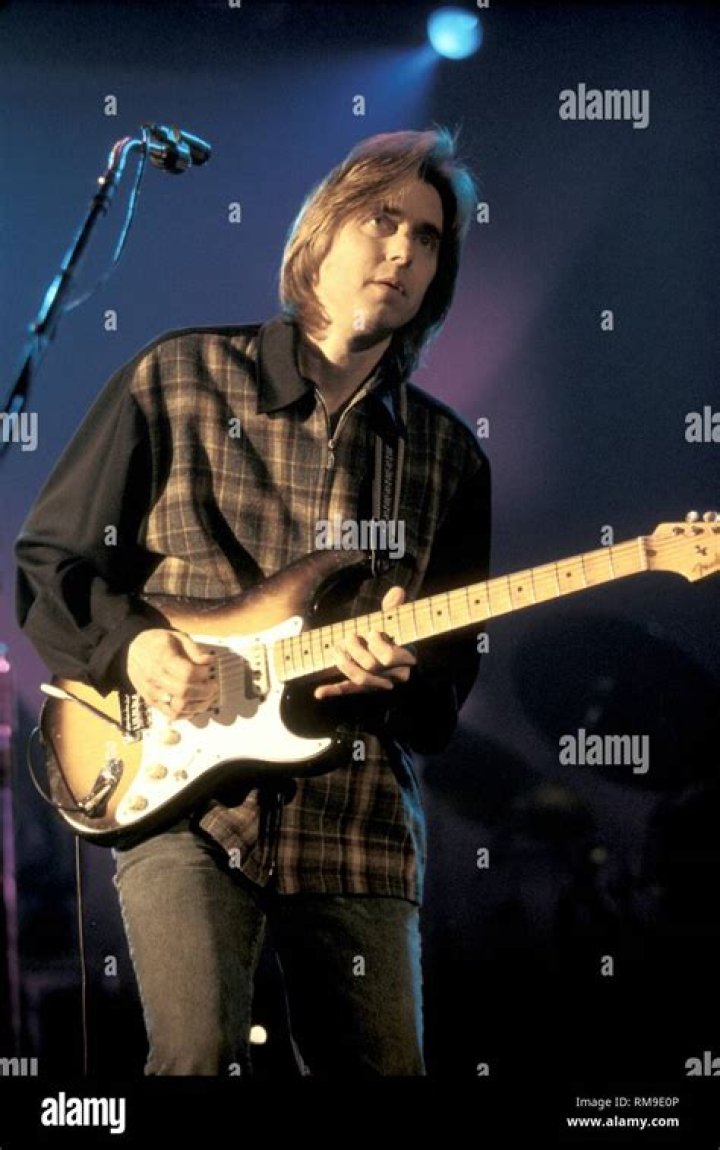 How tall is Eric Johnson