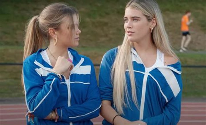 Flossie Clegg Age | Wiki, Net worth, Bio, Height, Boyfriend?