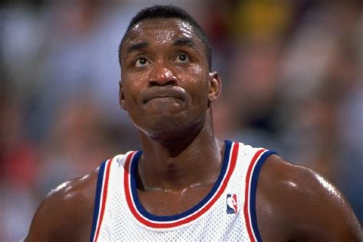 How tall is Isiah Thomas