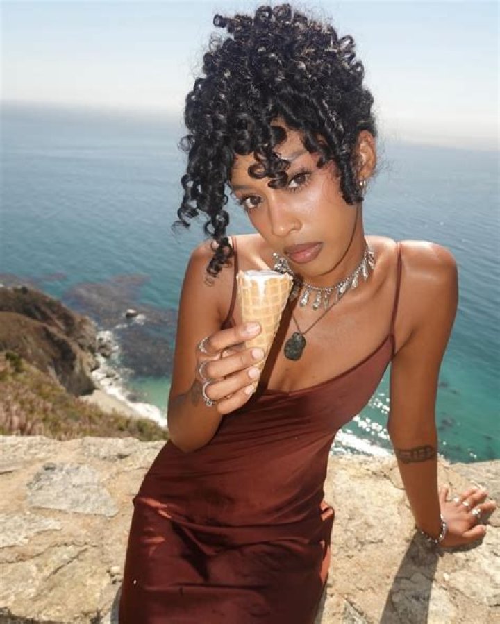 Jennelle Eliana Biography | Age, Wiki, Net worth, Bio, Height, Boyfriend?|