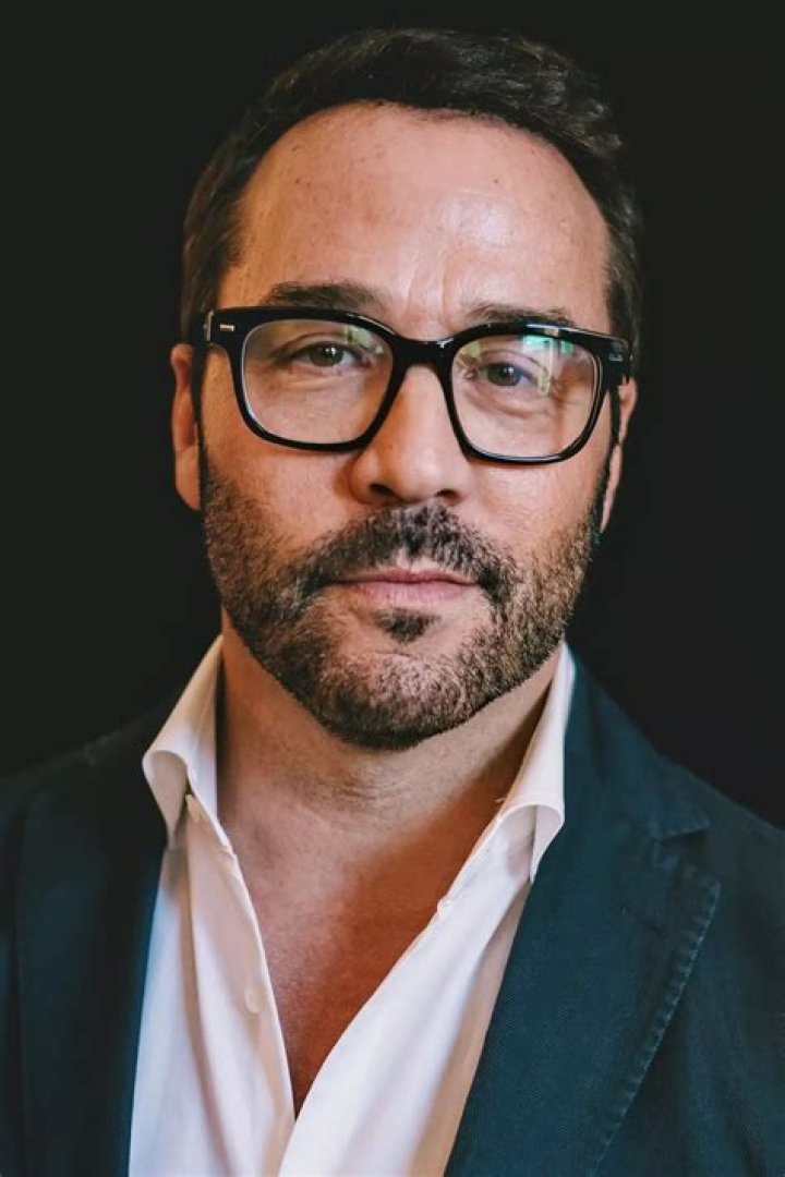 How tall is Jeremy Piven