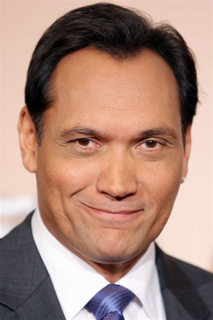 How tall is Jimmy Smits