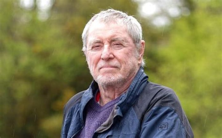 How tall is John Nettles