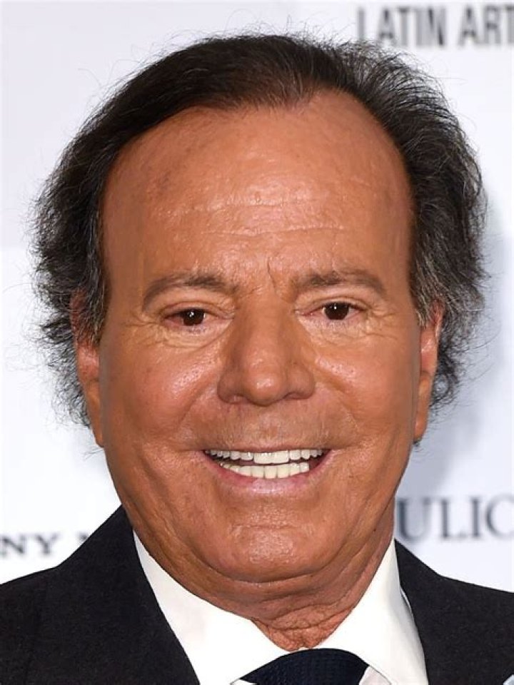 How tall is Julio Iglesias