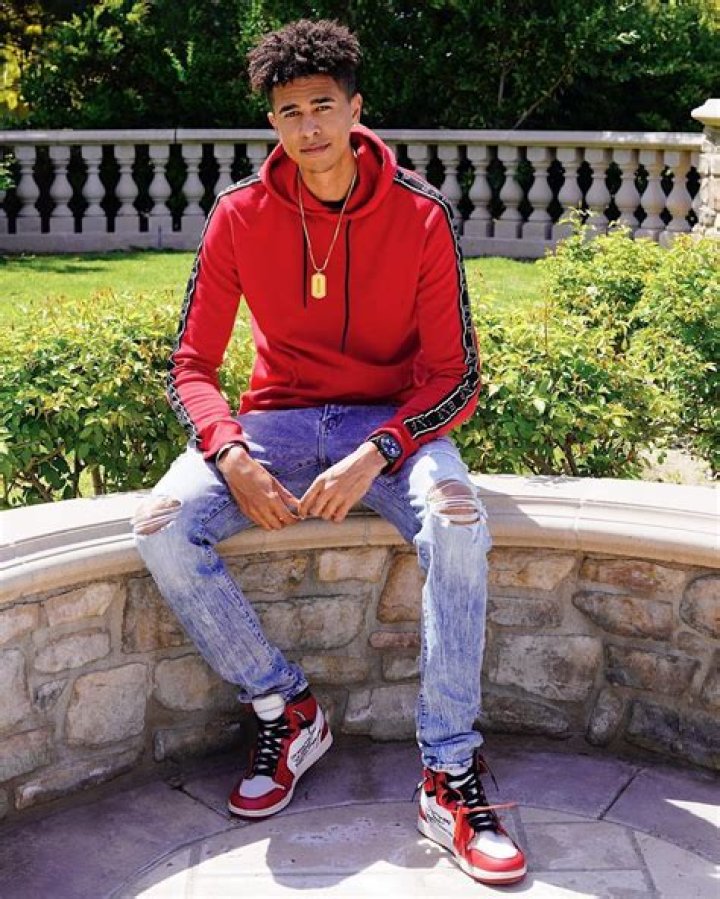 How tall is Kristopher London