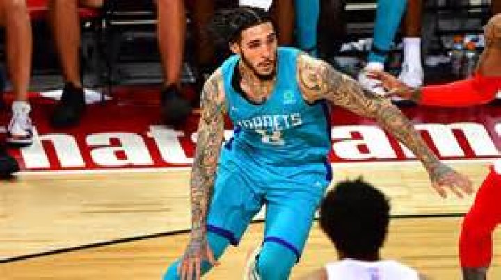 How tall is LiAngelo Ball