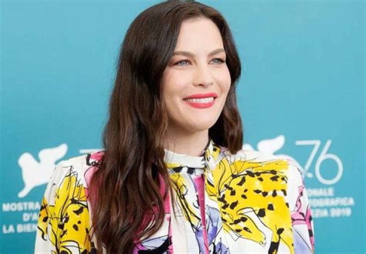 How tall is Liv Tyler