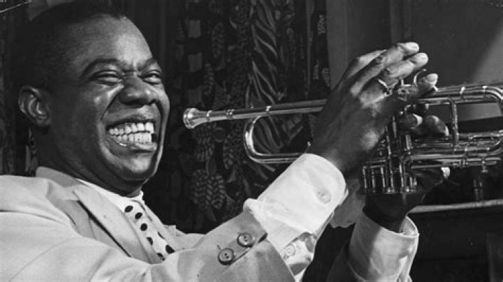 How tall is Louis Armstrong