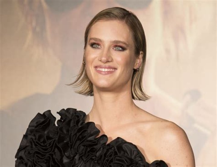 Lynn Davis Net Worth and Earnings