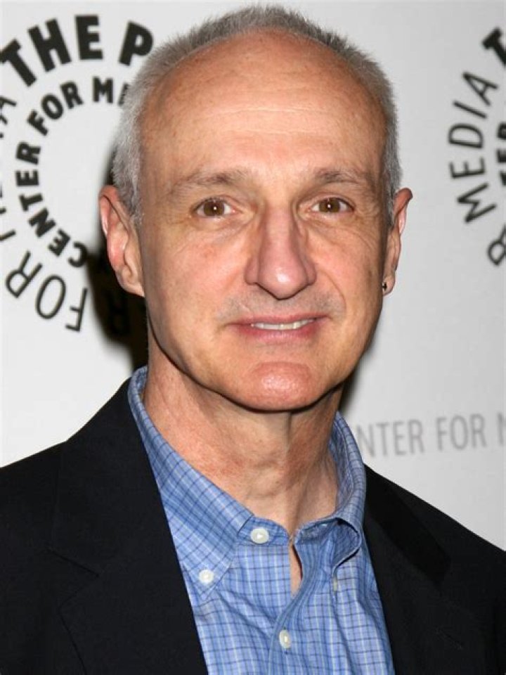 How tall is Michael Gross