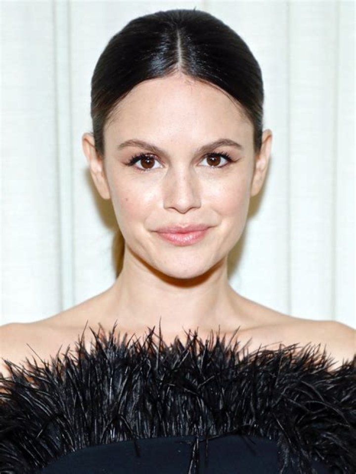 How tall is Rachel Bilson