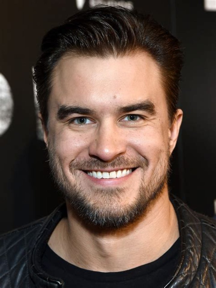 Rob Mayes Bio & Wiki: Net Worth, Age, Height & Weight