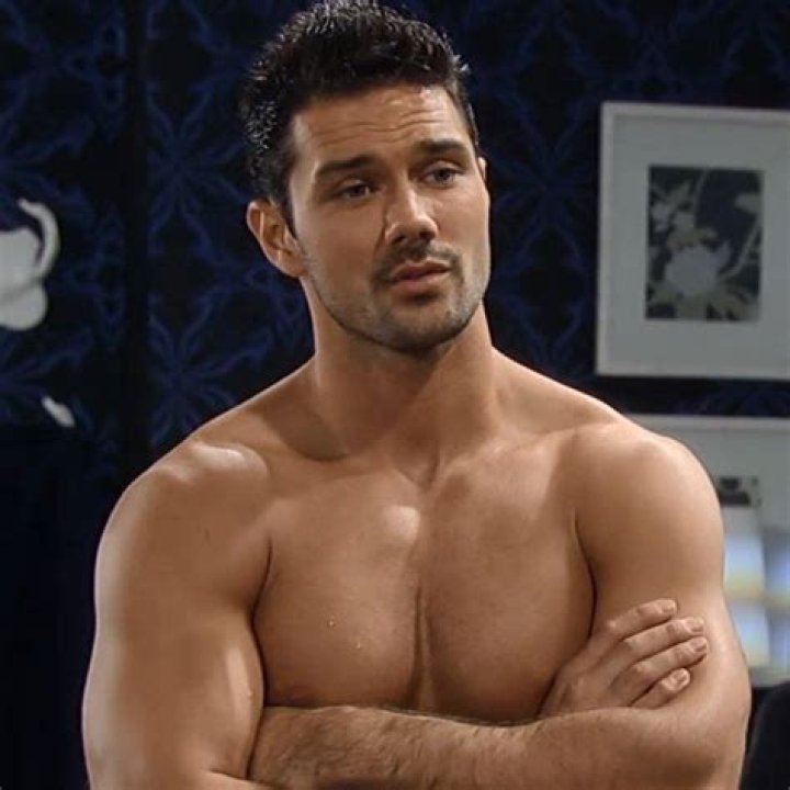 How tall is Ryan Paevey