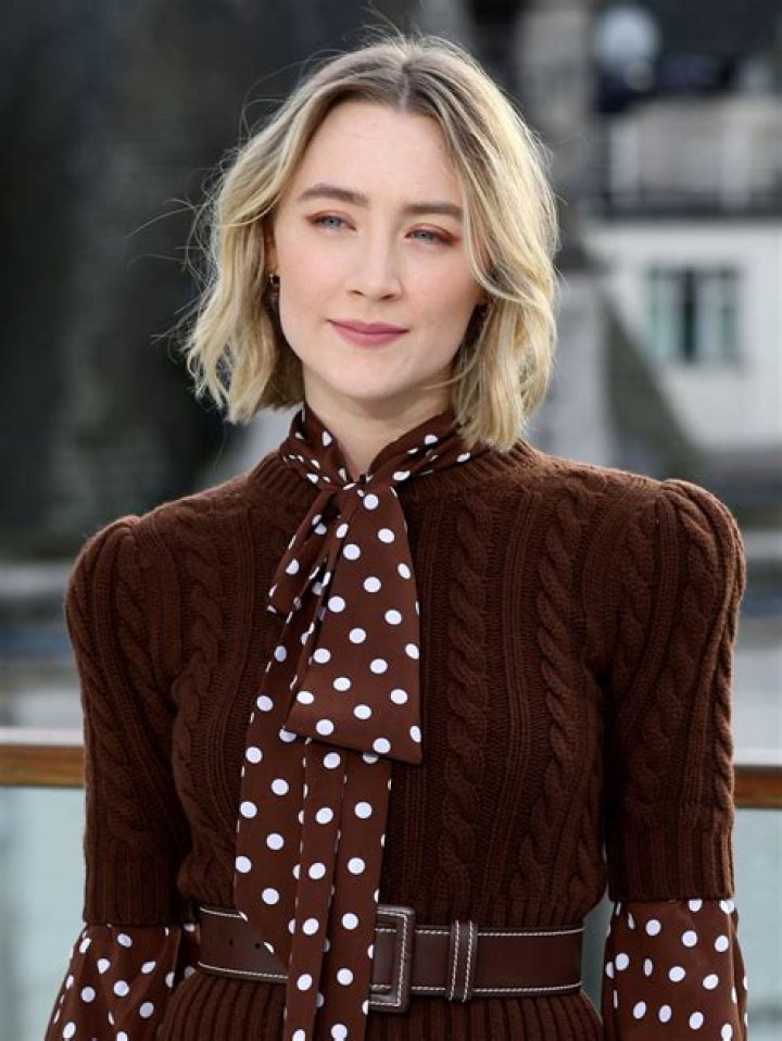 How tall is Saoirse Ronan