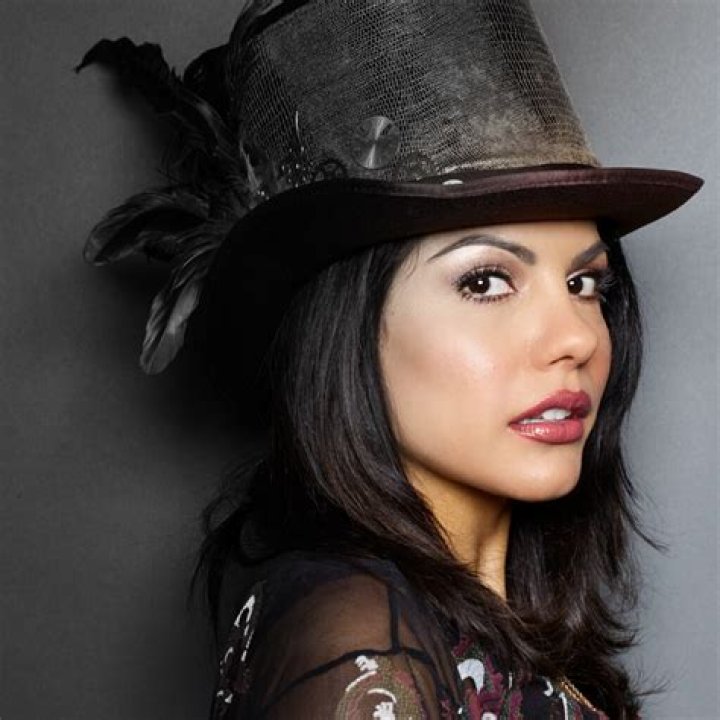 Sara Loera – Celebsgraphy