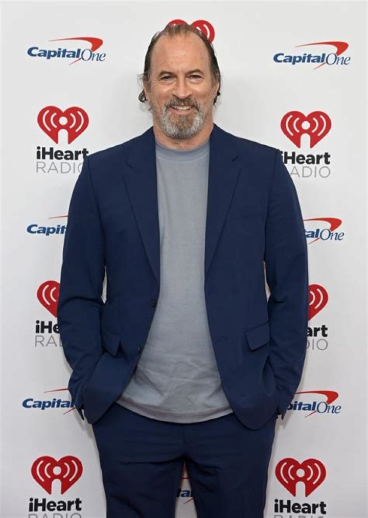 How tall is Scott Patterson