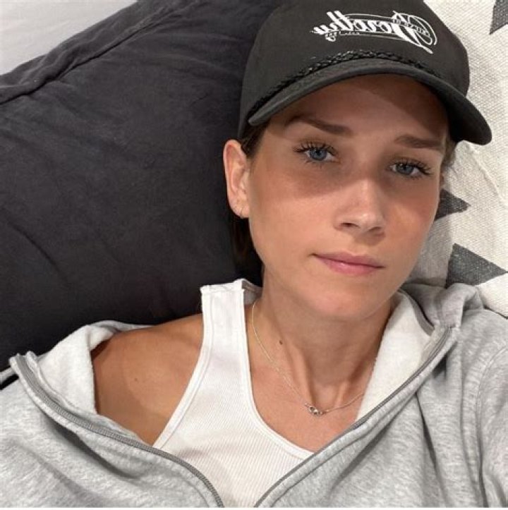 Shannon Beveridge – Celebsgraphy