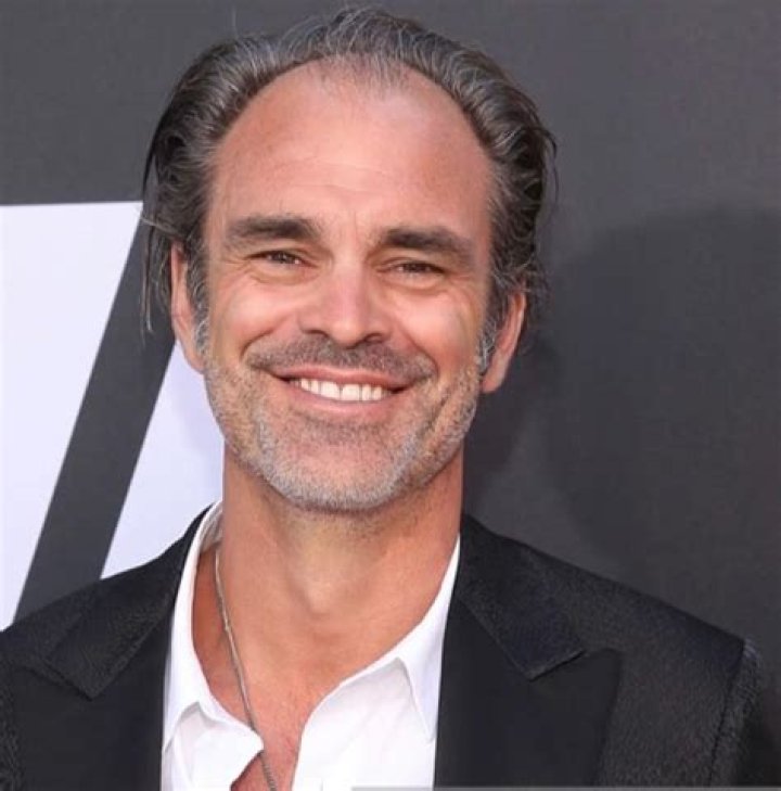 How tall is Steven Ogg