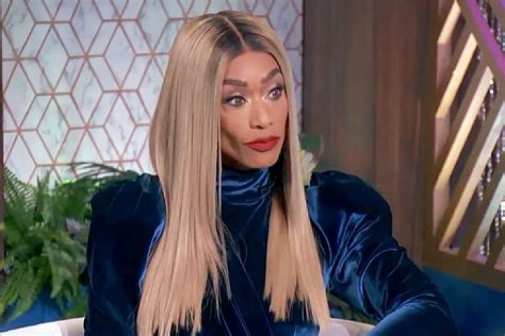 How tall is Tami Roman