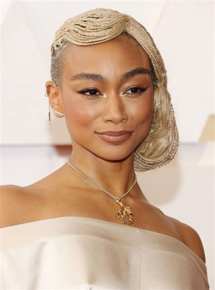 How tall is Tati Gabrielle