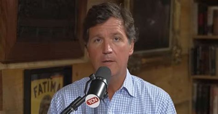 How tall is Tucker Carlson