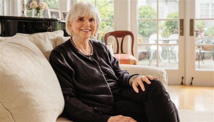 What Kind of Dementia Does Linda Ronstadt Have? Unraveling Her Health Journey