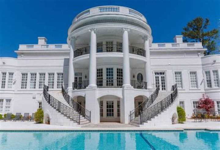 Who Lives at the Atlanta White House? Unveiling Georgia's Governor's Mansion