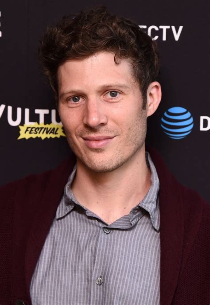 How tall is Zach Gilford